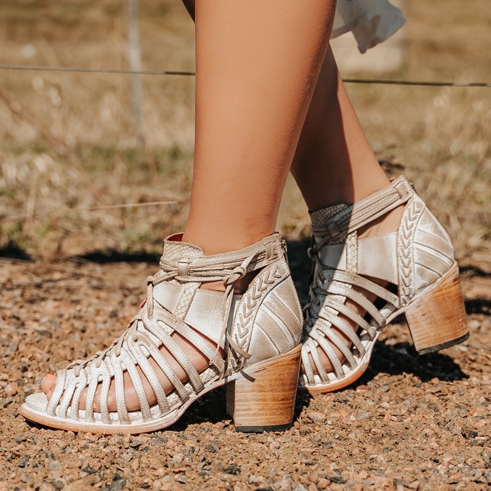 RARE Freebird by Steven Wazee Ivory White Leather Zip Ankle Bootie Heels